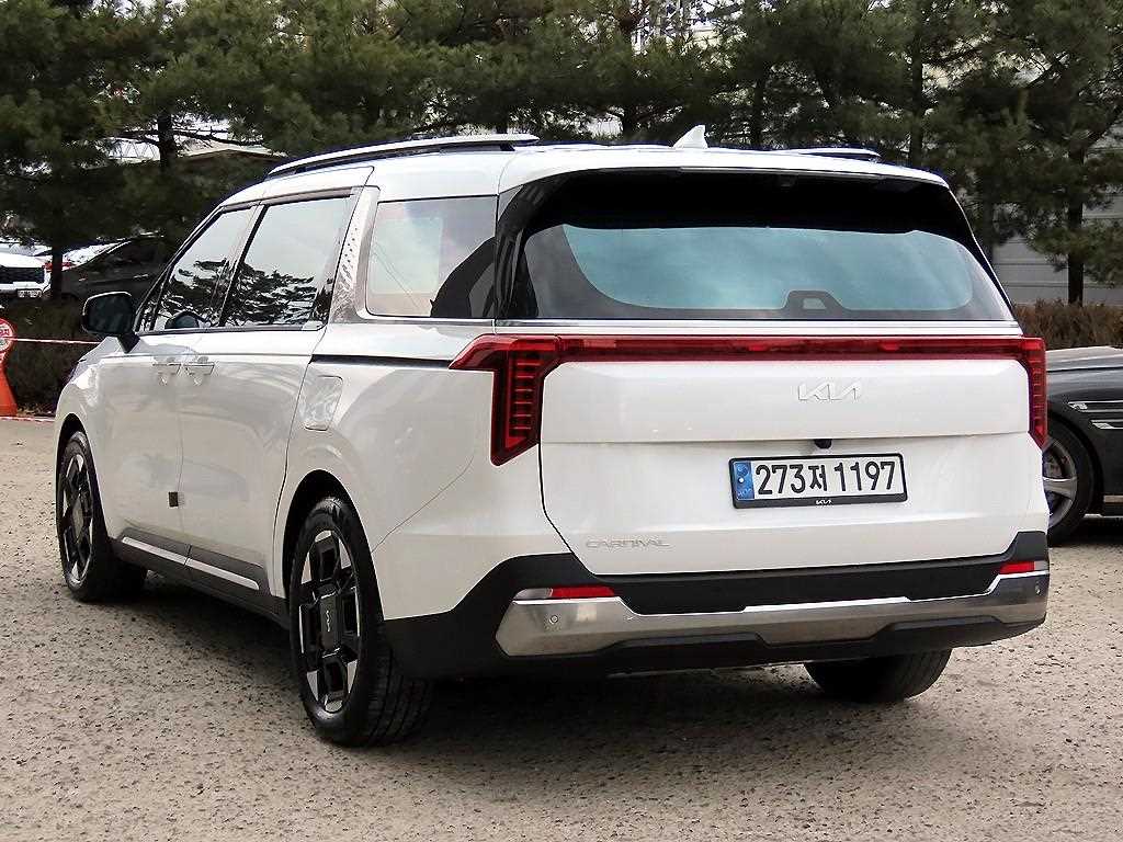 KIA Carnival - Vista 3