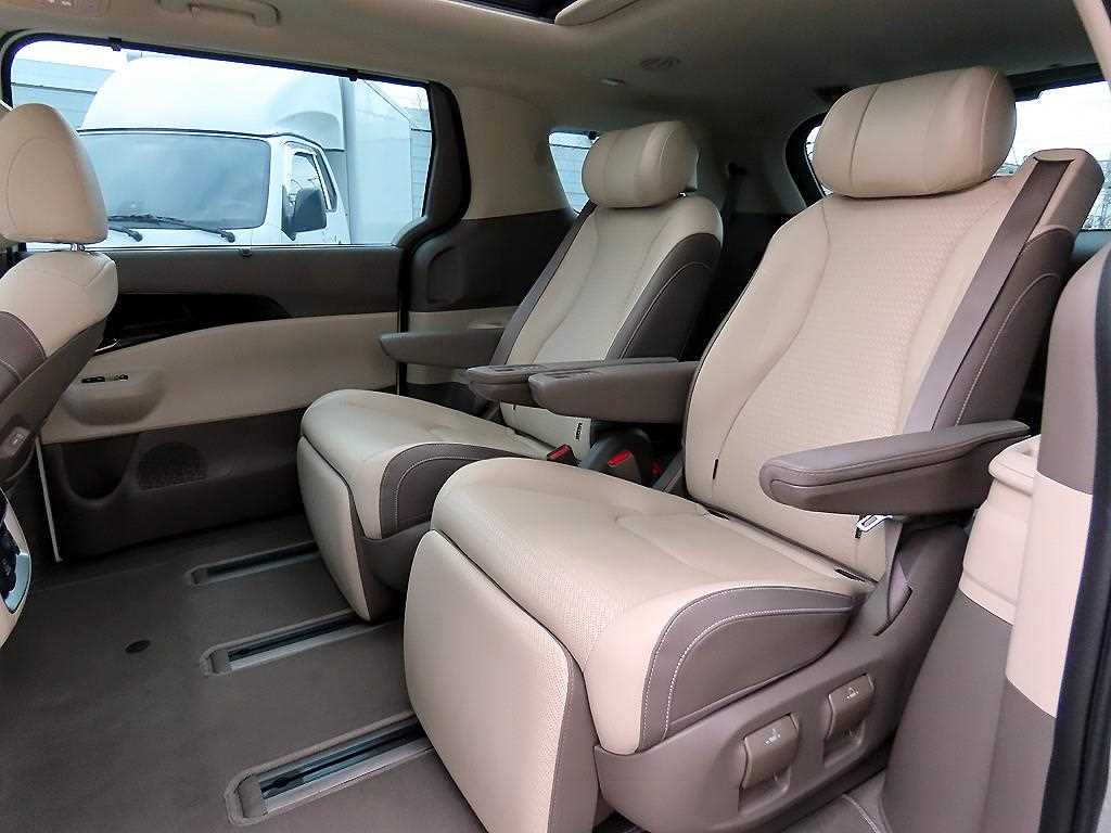 KIA Carnival - Vista 6