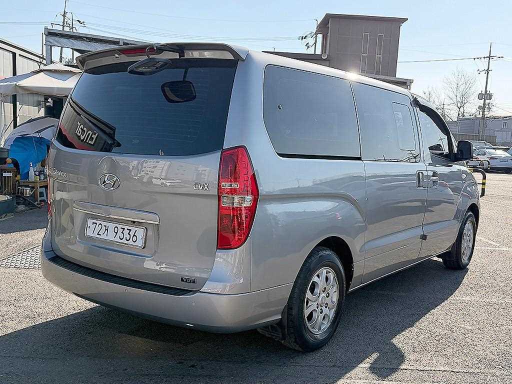 HYUNDAI Starex - Vista 4