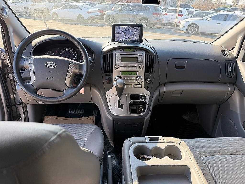 HYUNDAI Starex - Vista 5