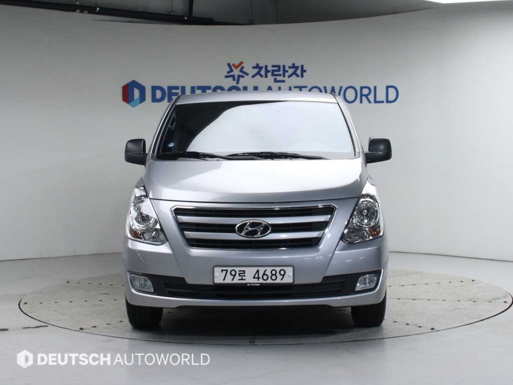 HYUNDAI Starex - Vista 3