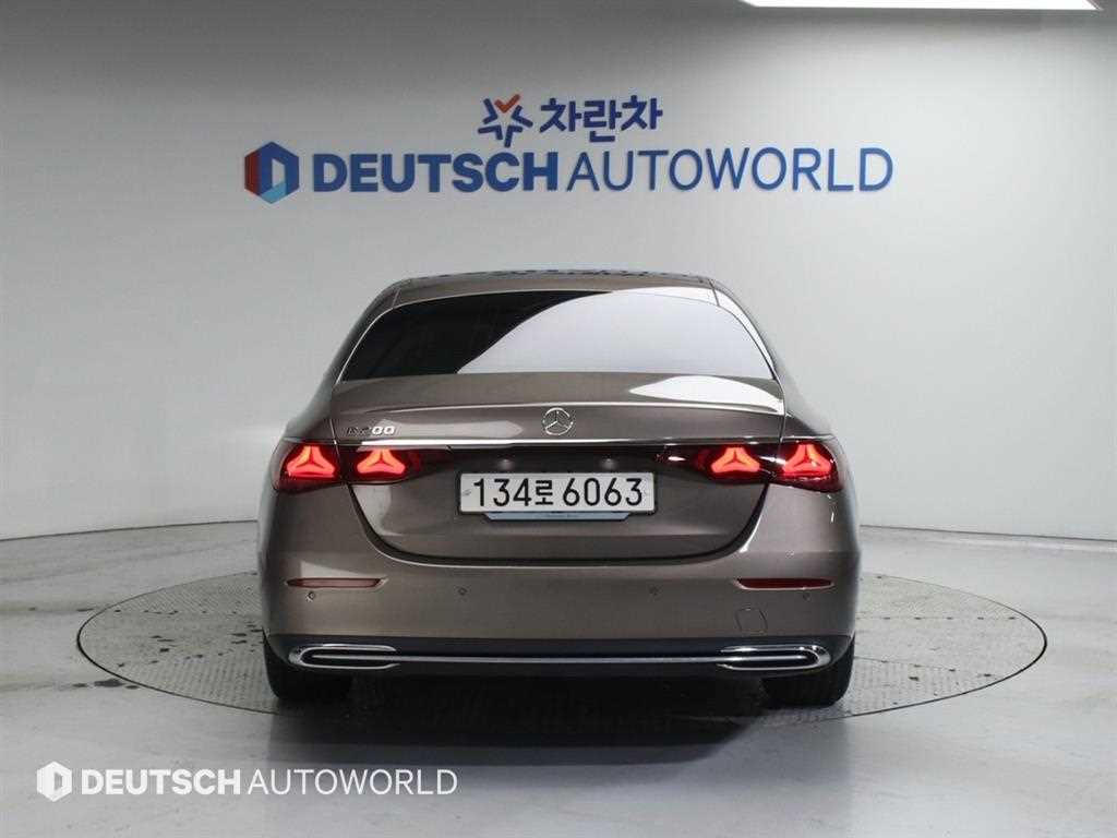 Mercedes Benz E class - Vista 4