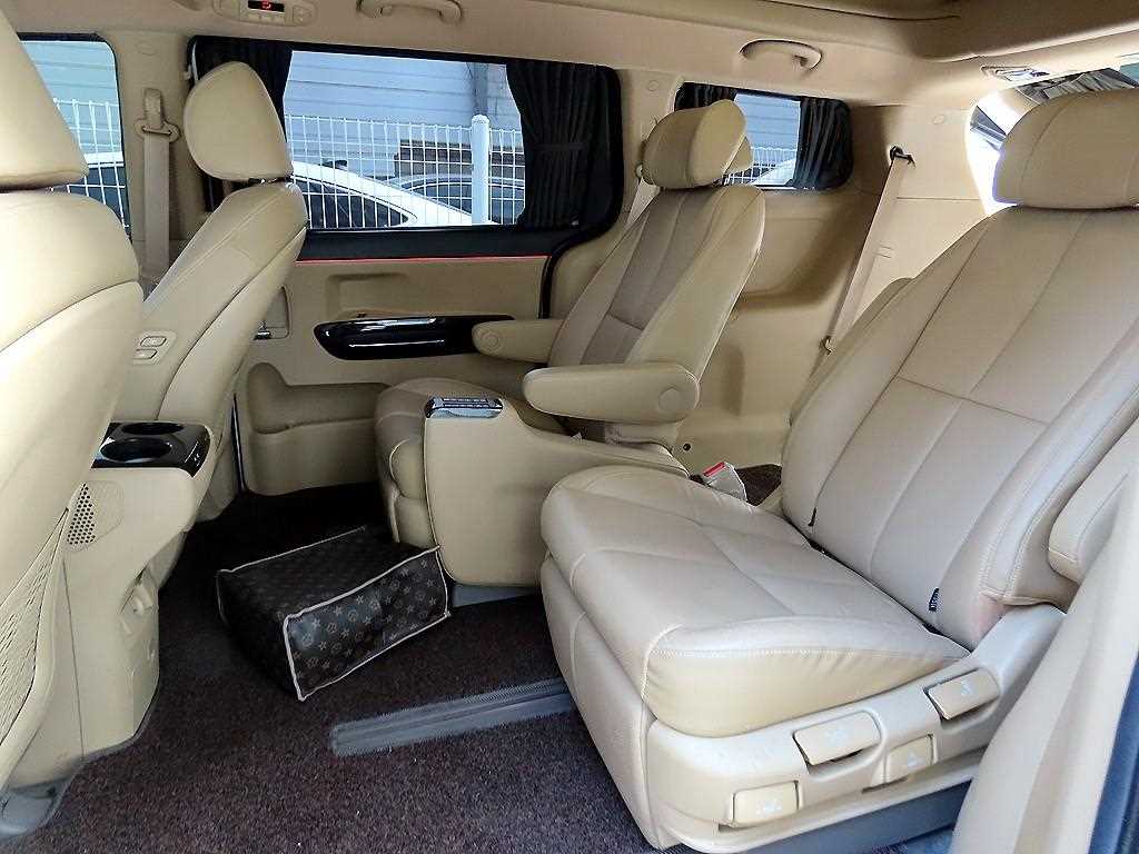 KIA Carnival - Vista 6