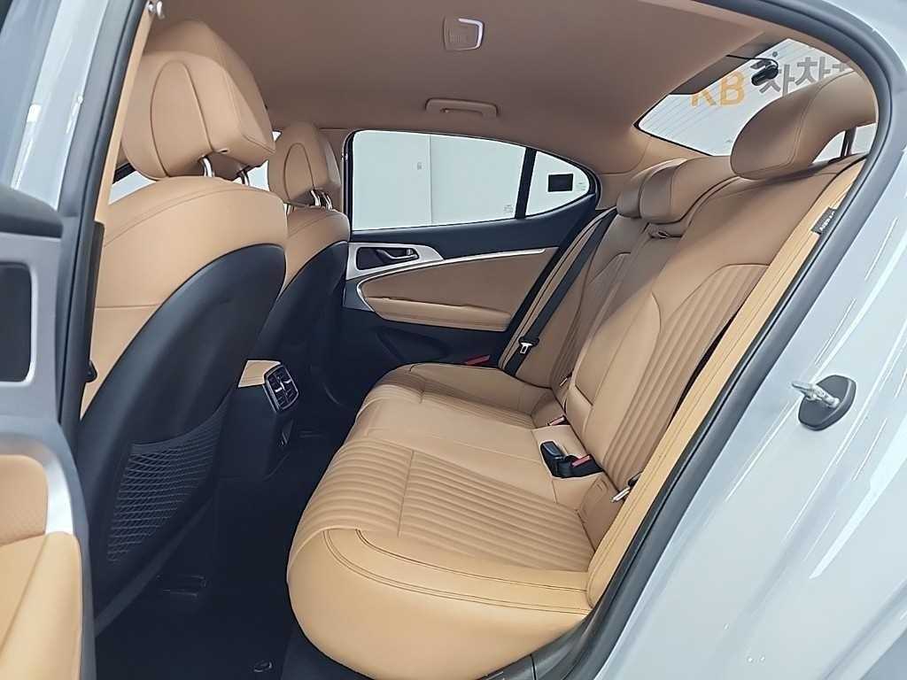 Genesis G70 - Vista 12