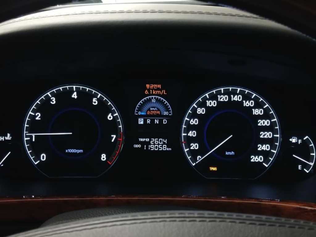 HYUNDAI Equus - Vista 12