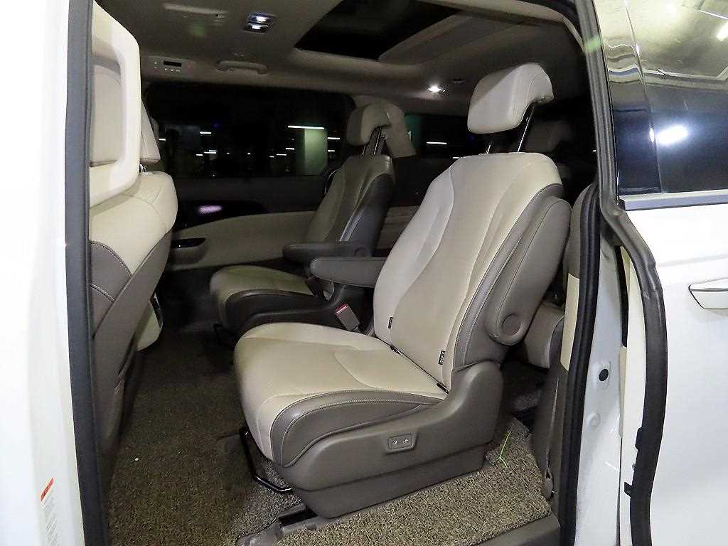 KIA Carnival - Vista 7