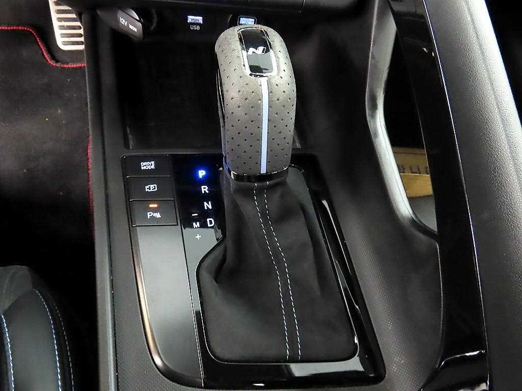 HYUNDAI Avante - Vista 10