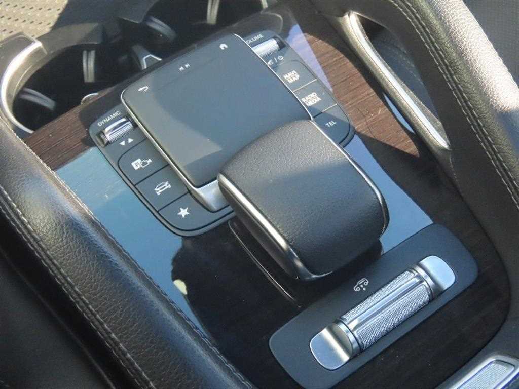 Mercedes Benz GLE Class - Vista 6