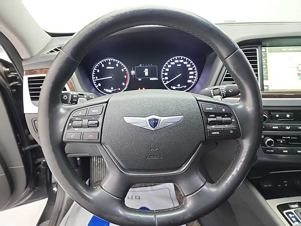 HYUNDAI Genesis - Vista 9