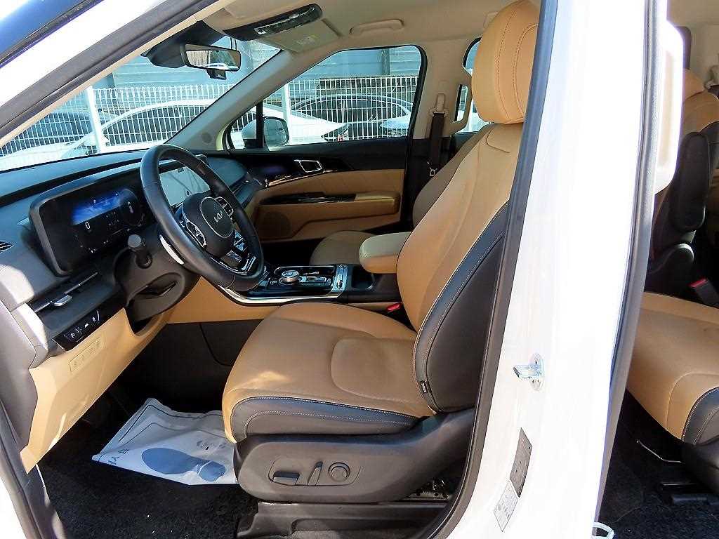 KIA Carnival - Vista 5