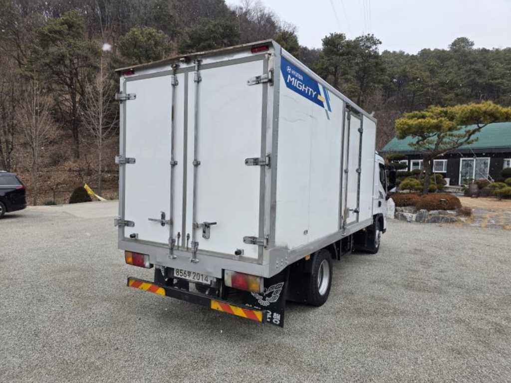 medium and large cargo truck - Vista 5