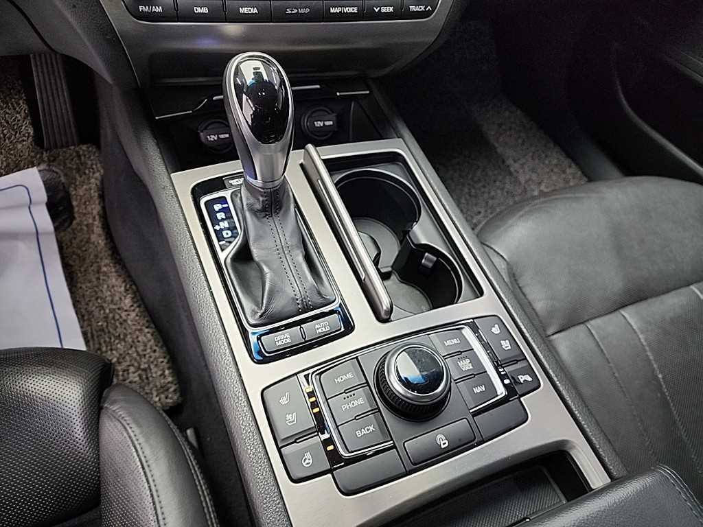 HYUNDAI Genesis - Vista 8