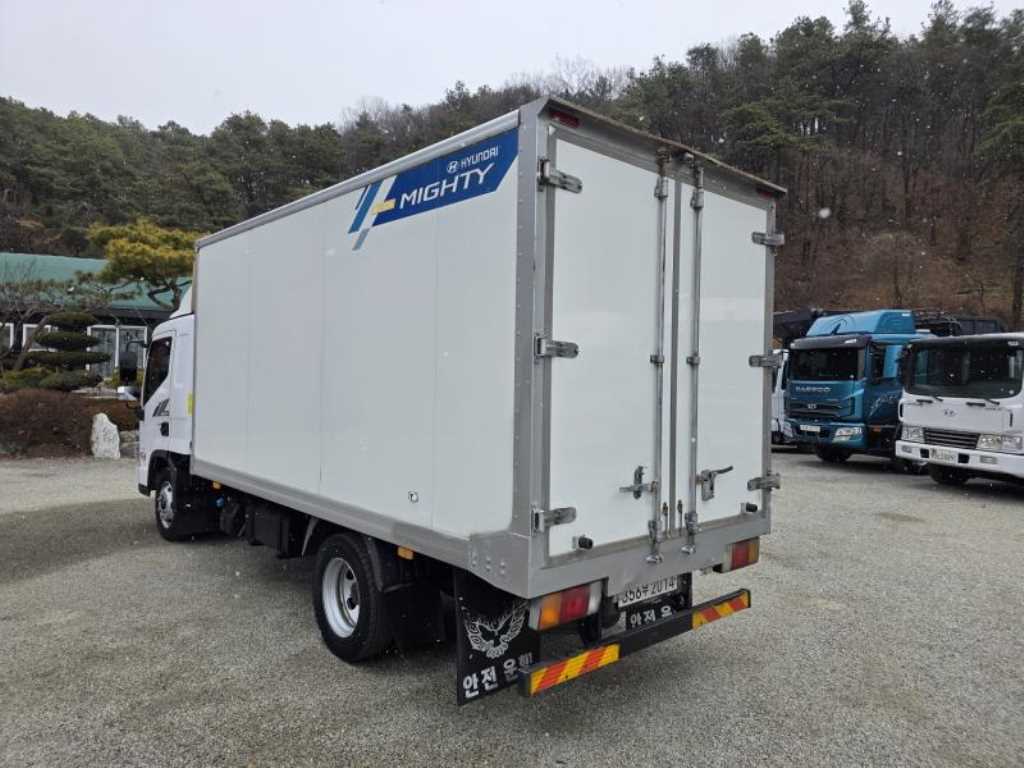 medium and large cargo truck - Vista 6