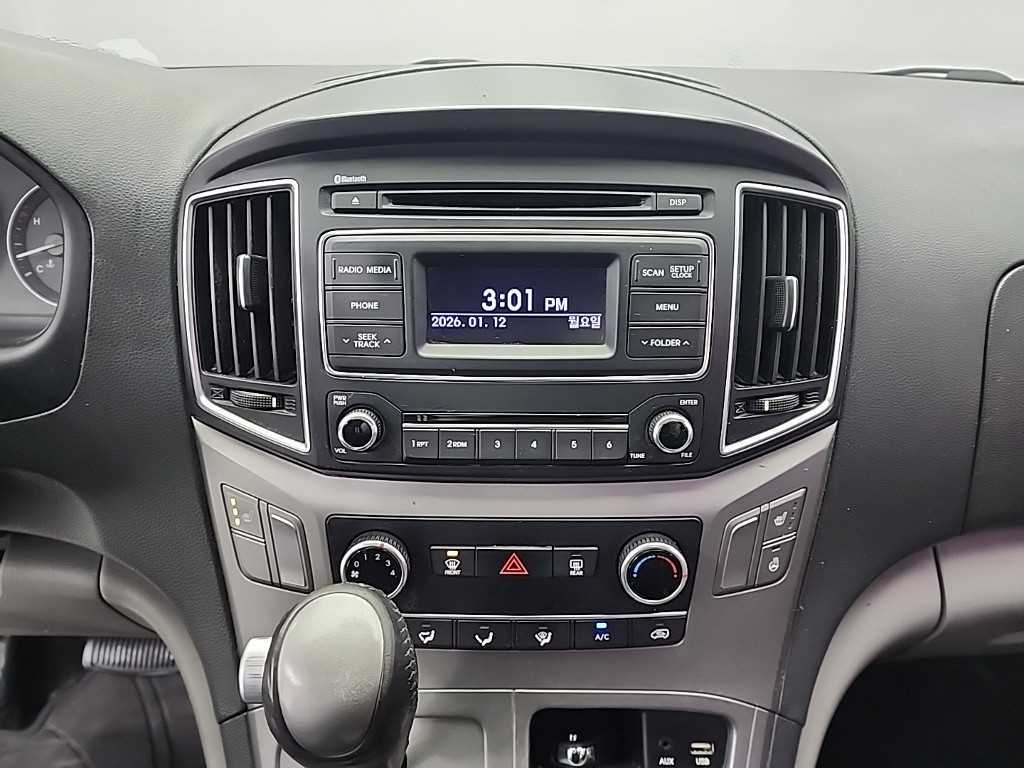 HYUNDAI Starex - Vista 10