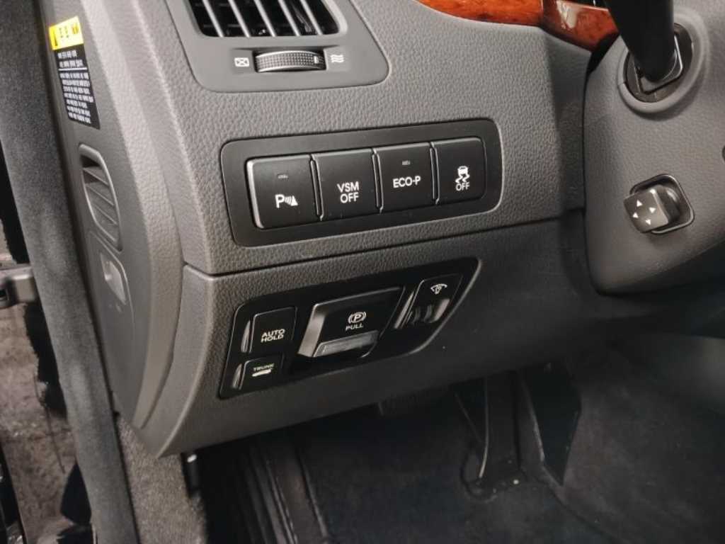 HYUNDAI Equus - Vista 10