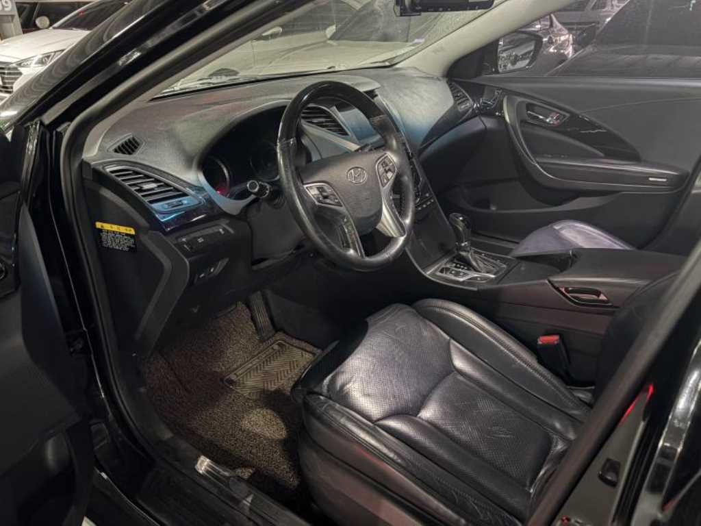 HYUNDAI Grandeur - Vista 5