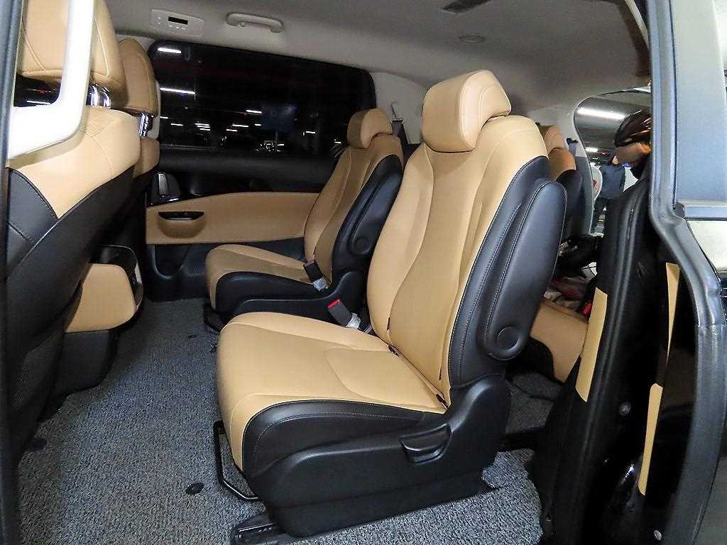 KIA Carnival - Vista 7