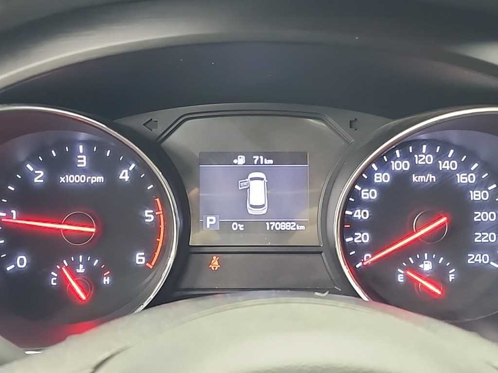 KIA Carnival - Vista 6