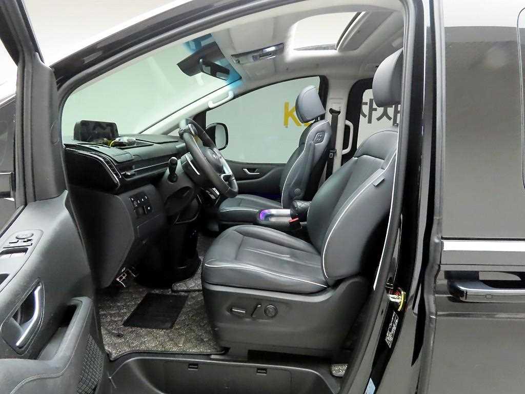 HYUNDAI Staria - Vista 12