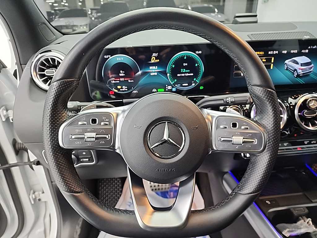 Mercedes Benz EQA - Vista 9