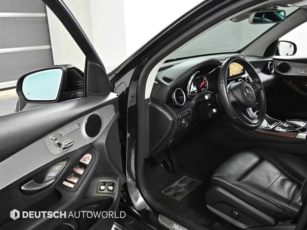 Mercedes Benz GLC Class - Vista 11