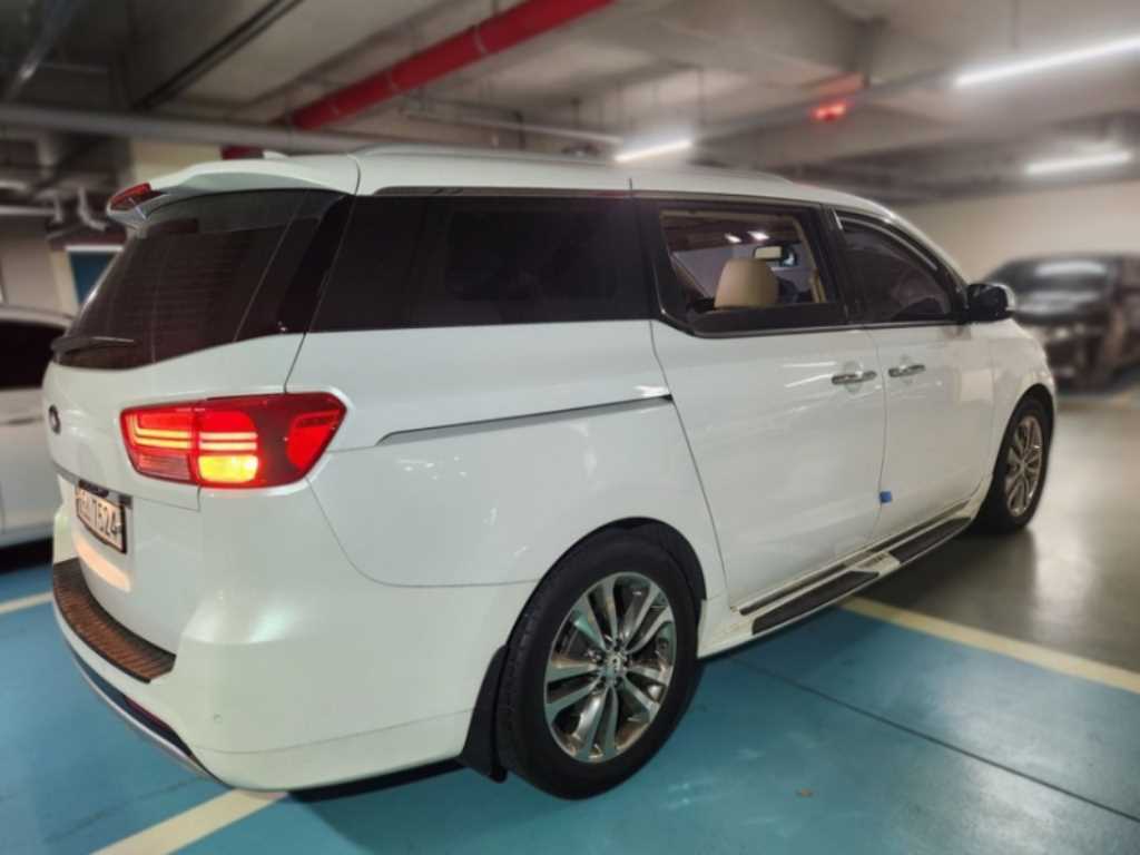 KIA Carnival - Vista 5