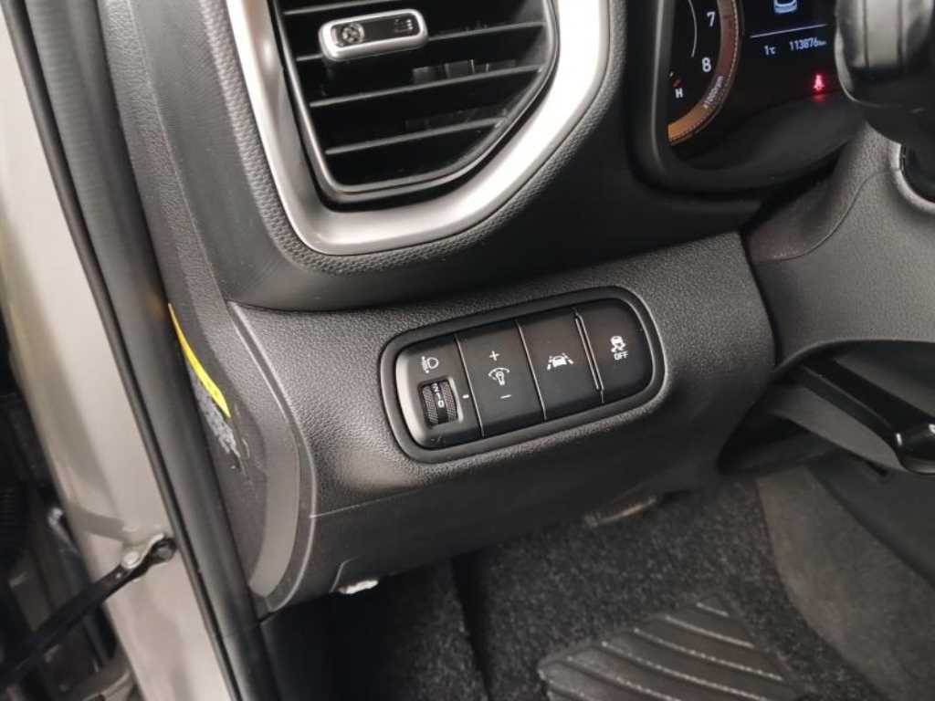 HYUNDAI Venue - Vista 12