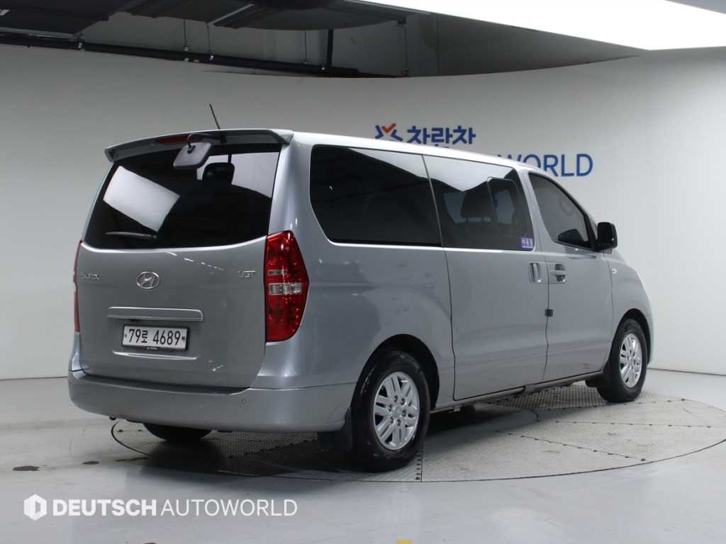 HYUNDAI Starex - Vista 2