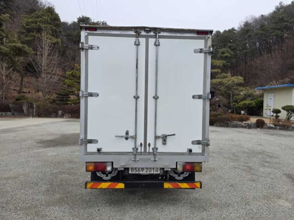 medium and large cargo truck - Vista 4