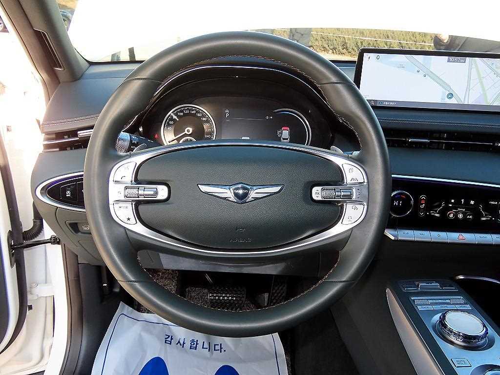 Genesis GV70 - Vista 8