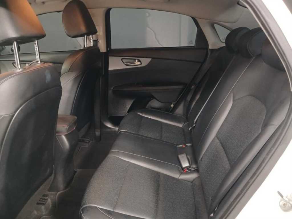 KIA K3 - Vista 8