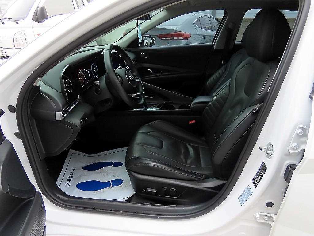 HYUNDAI Avante - Vista 5