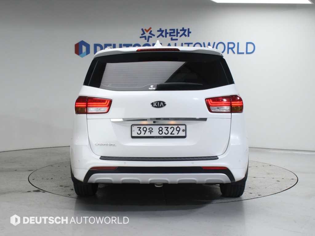 KIA Carnival - Vista 4