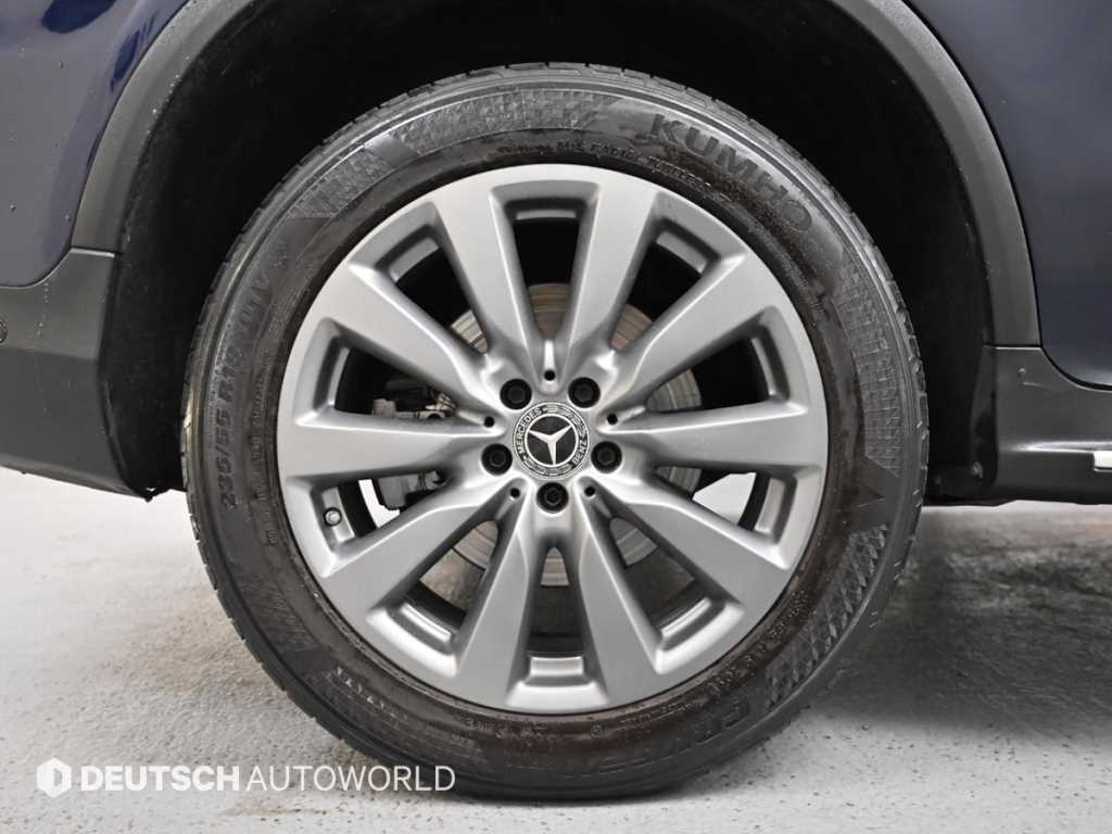 Mercedes Benz GLC Class - Vista 5