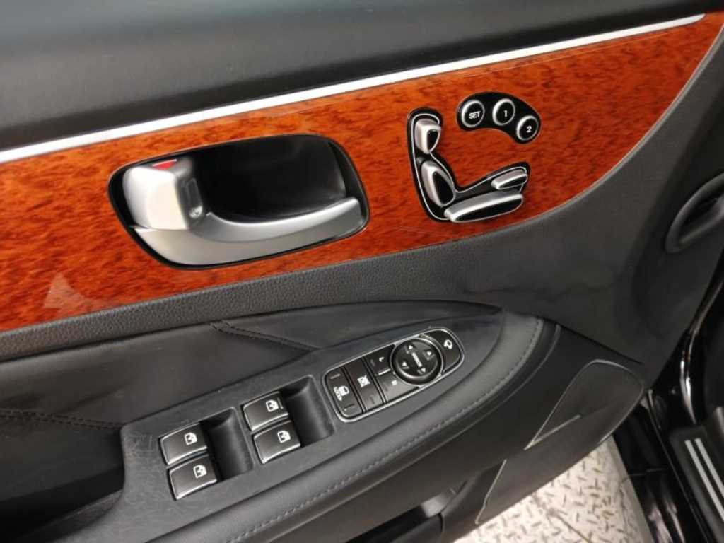 HYUNDAI Equus - Vista 9