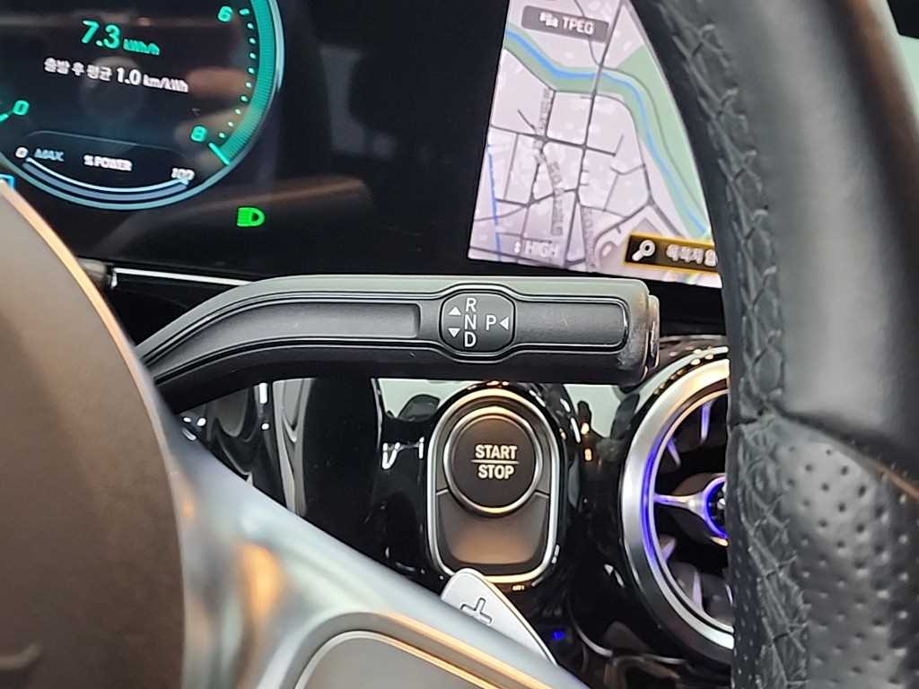 Mercedes Benz EQA - Vista 8