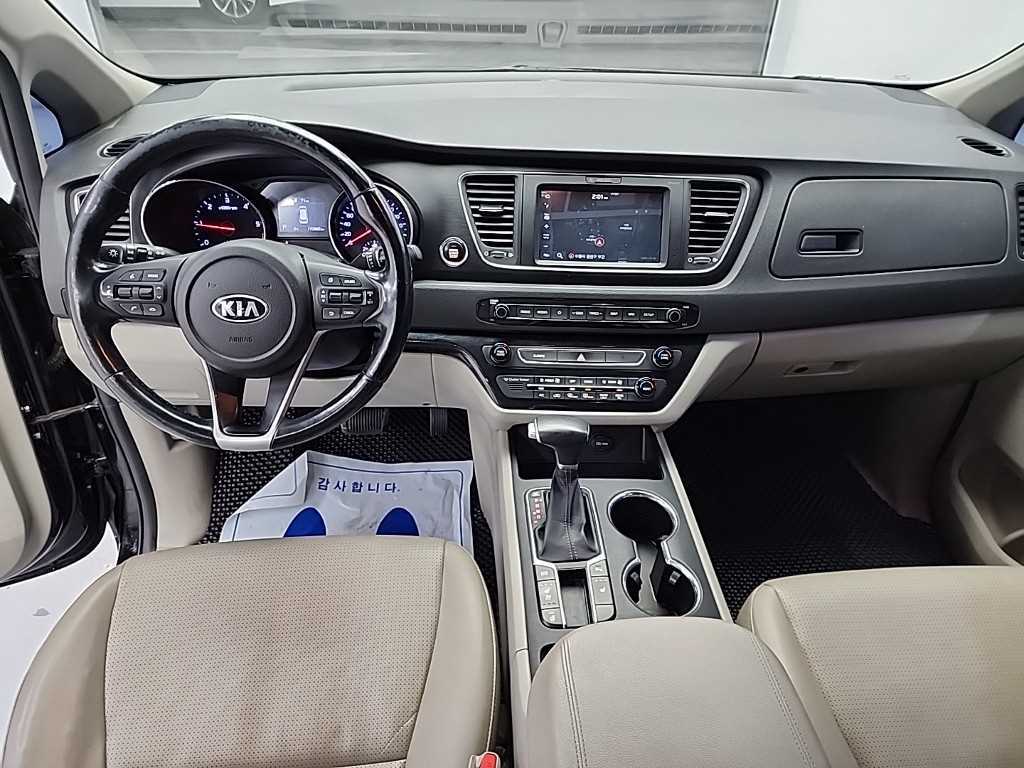 KIA Carnival - Vista 7