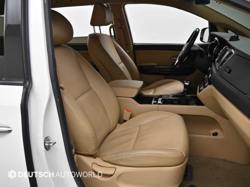 KIA Carnival - Vista 10