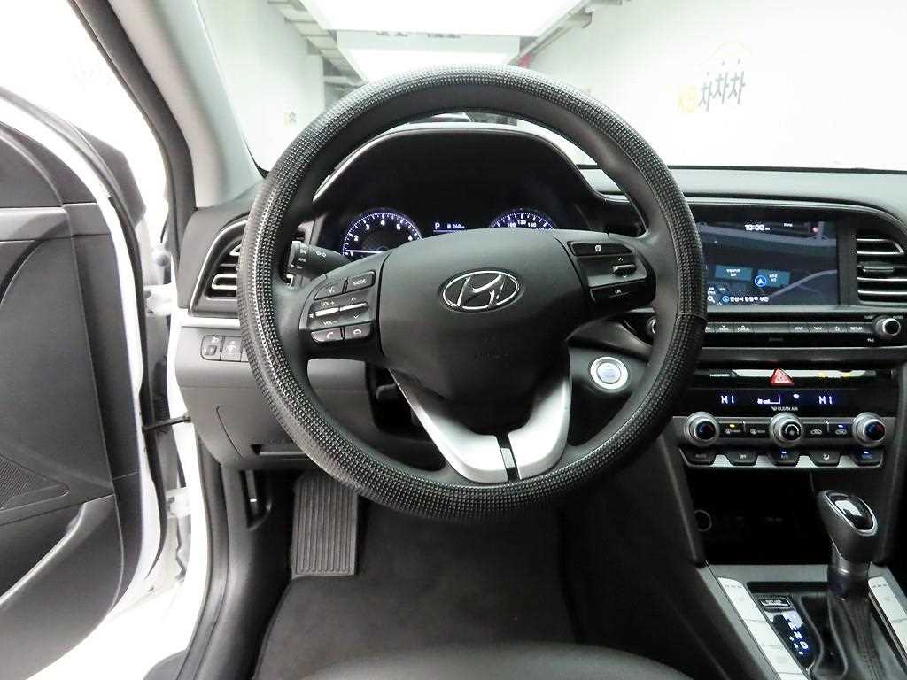 HYUNDAI Avante - Vista 7