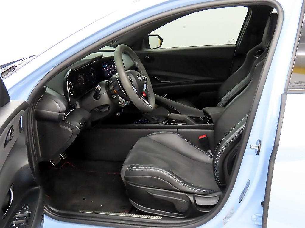 HYUNDAI Avante - Vista 5