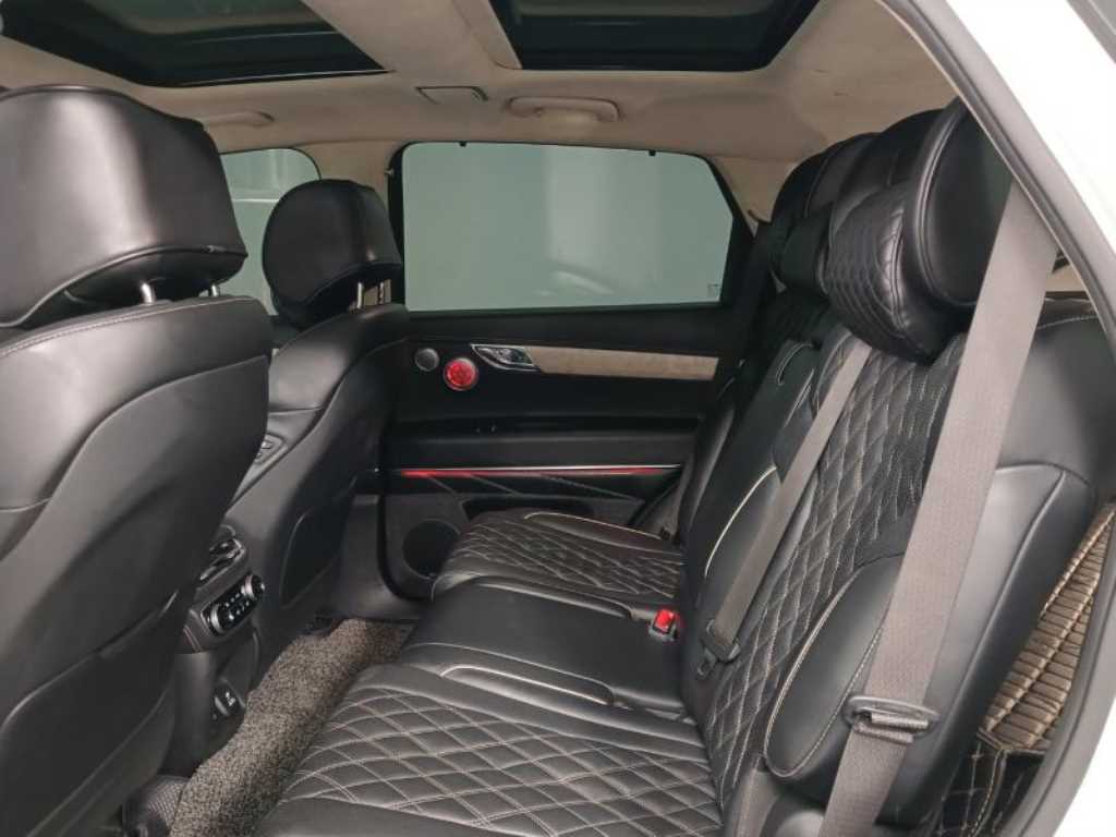 Genesis GV80 - Vista 8