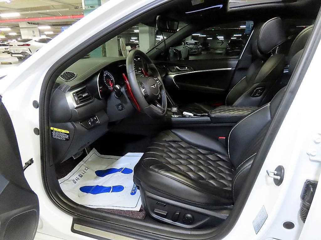 Genesis G70 - Vista 6