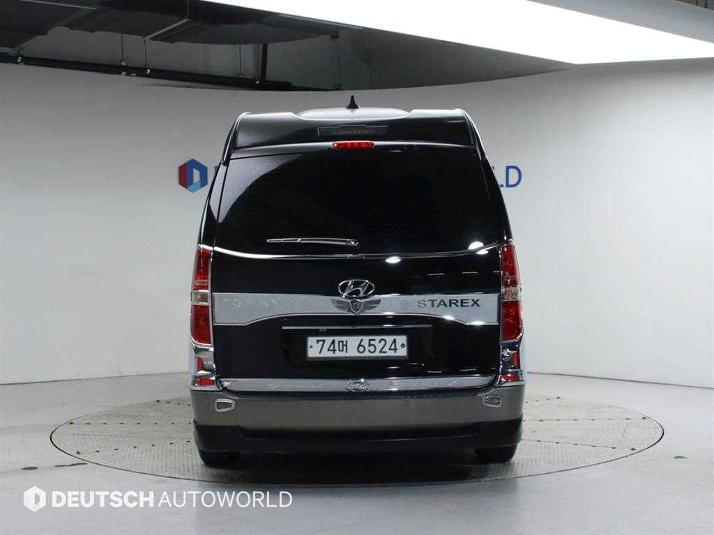 HYUNDAI Starex - Vista 4