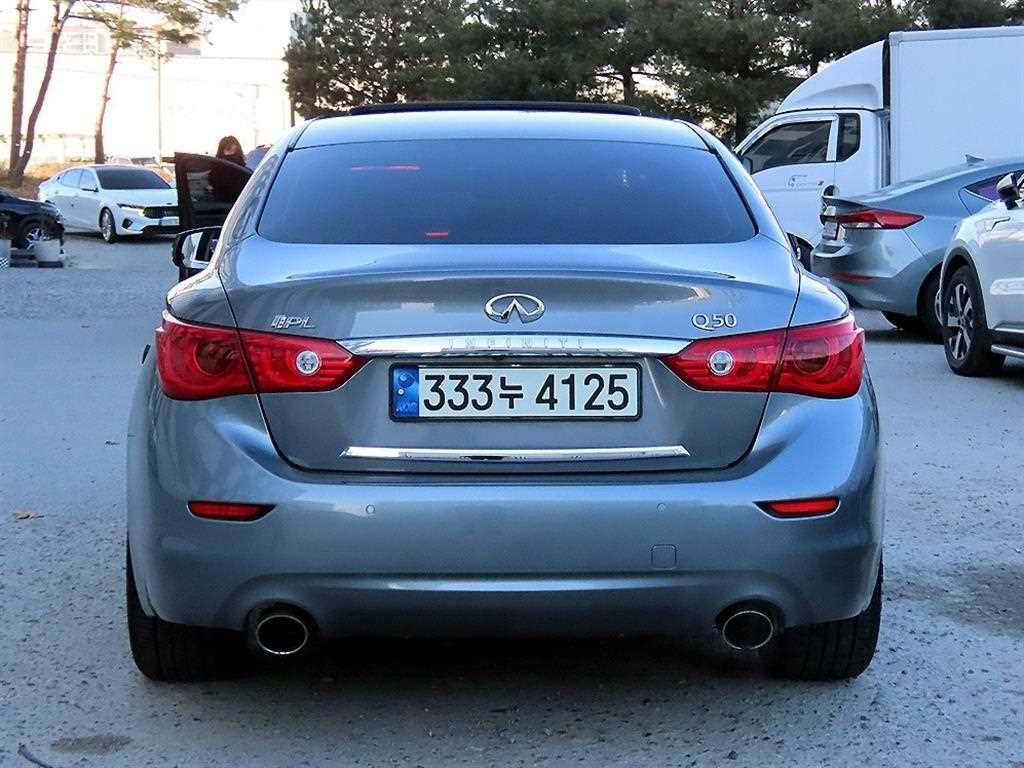 Infiniti Q - Vista 4