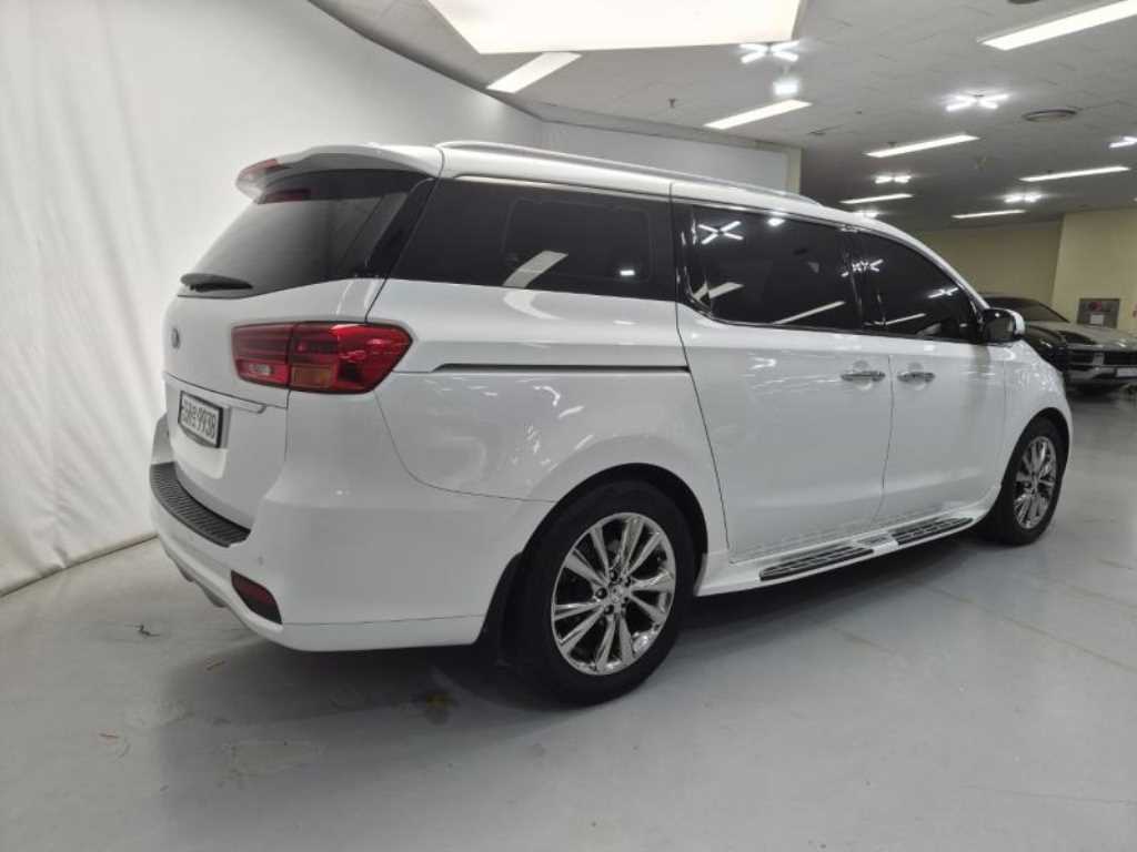 KIA Carnival - Vista 4