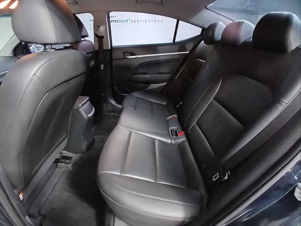 HYUNDAI Avante - Vista 8