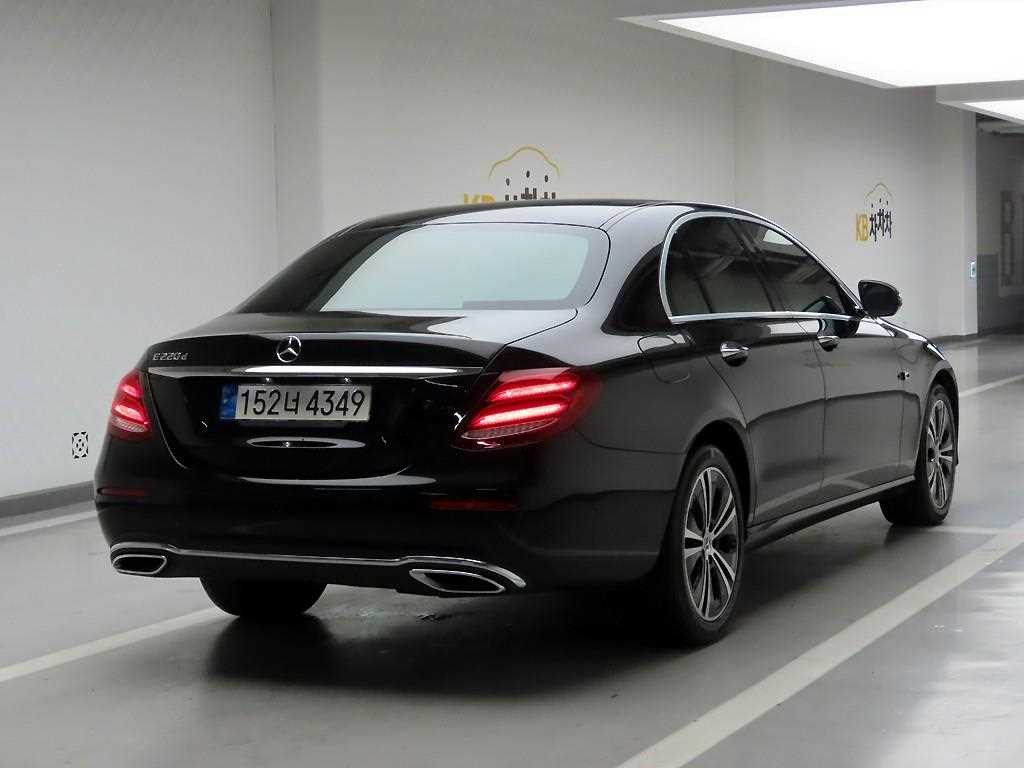 Mercedes Benz E class - Vista 4