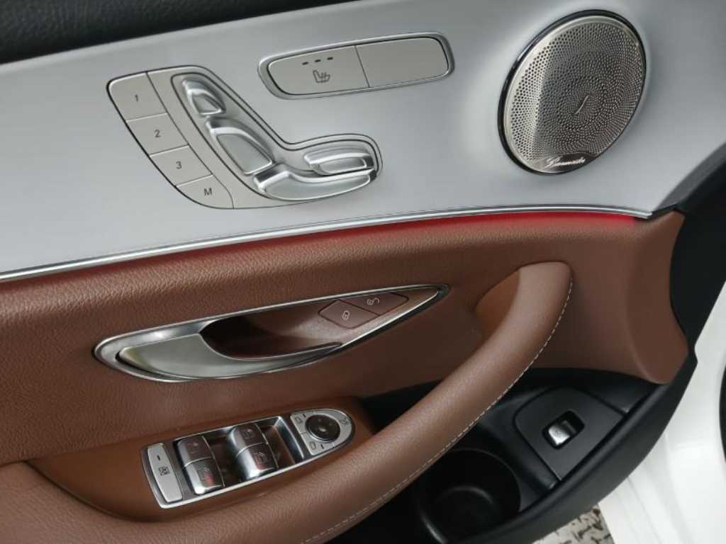 Mercedes Benz E class - Vista 9