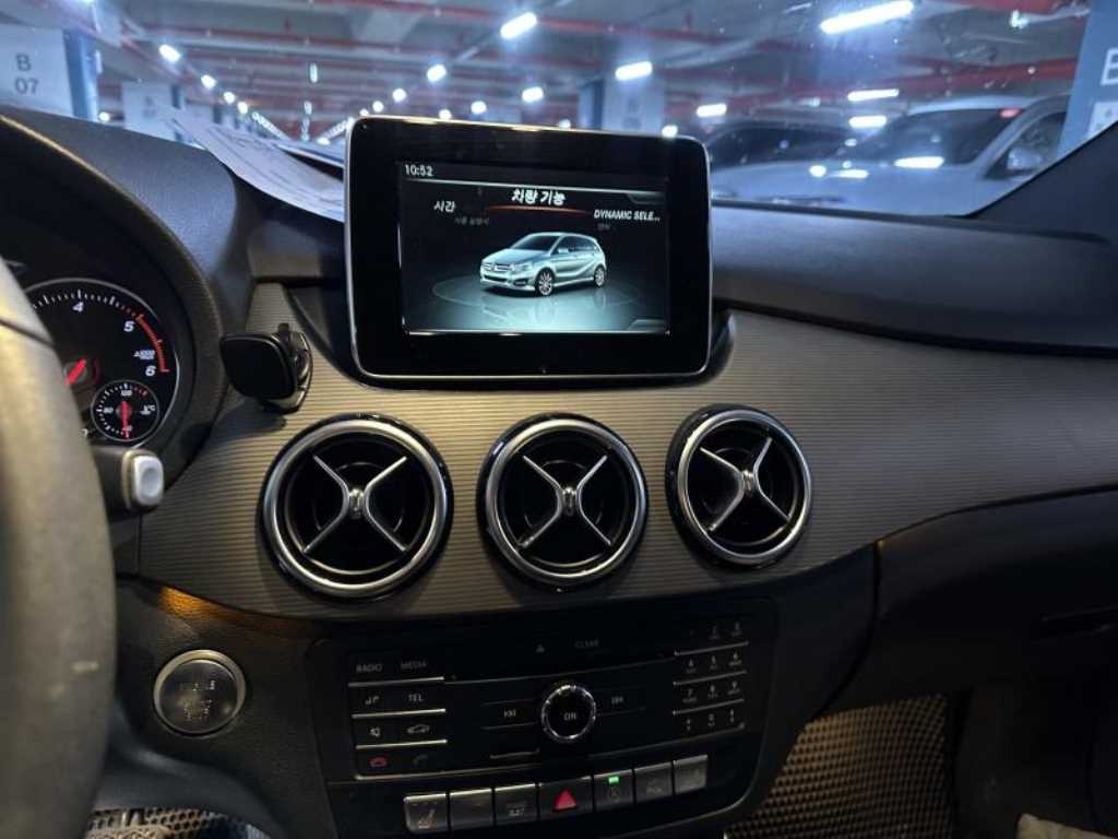 Mercedes Benz B Class (MY B) - Vista 6