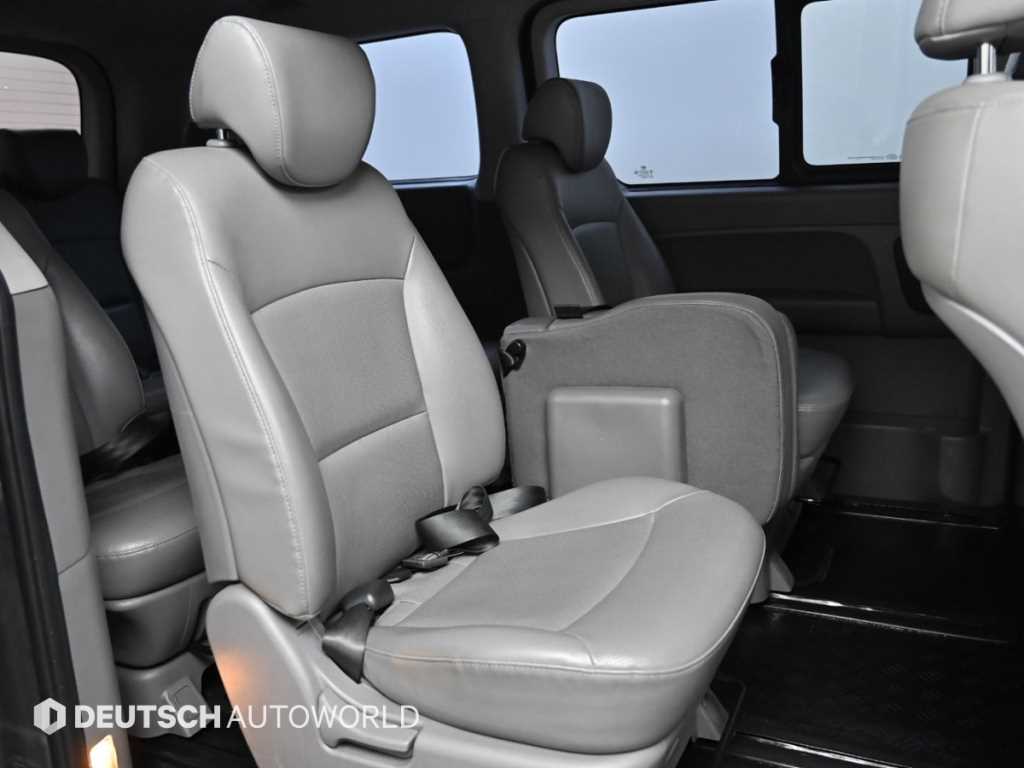 HYUNDAI Starex - Vista 12